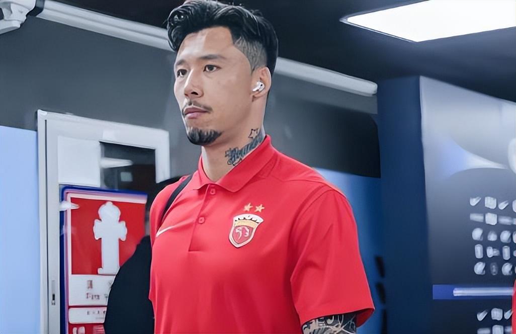 上港本土中卫迎来久违爆发！主场踢三镇还上演破门好戏，值得期待